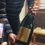 焼肉 はせ川 - スパークリングワインマグナムボトル