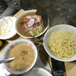 焼肉 はせ川 - ラーメンを頼んだはずなのに、なぜかつけ縁もやってくる！