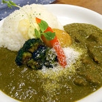 アプランティ - 3月-4月限定メニュー
      特製ほうれん草カレー（ココナッツ風味）930円