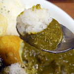 アプランティ - 3月-4月限定メニュー
      特製ほうれん草カレー（ココナッツ風味）930円