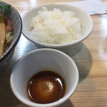 自家製麺 くろ松 - 卵黄の濃厚うに醤油漬けとごはん