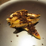 イル アオヤマ - 黒アワビと白アスパラガスの料理