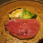 イル アオヤマ - 熟成された知多牛ヒレ肉の炭火焼き