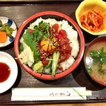 和の花 - まぐろユッケ丼 680円 大盛り無料