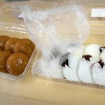 Kidomanjuuten - 美人まんじゅう(コラーゲン･つぶ餡入り)、黒糖まんじゅう(しろ餡入り)。