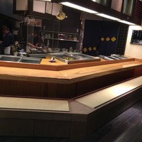 鮨菜旬炉料理 笑和 - カウンター。ランチタイムは使用されない様子