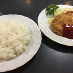 キラク亭 - メンチボンコロア700円にライス150円昔から変わらぬ味。