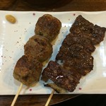 焼とり弁慶 - つくね(100円)、牛サガリ()220円