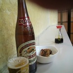 伊勢屋酒店 - 麒麟ビール大瓶と秋刀魚缶　店内