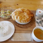 ジョーズ ラウンジ - チキンカレーホットパイ