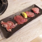 一枚から焼肉 英伍 - タン４点盛り