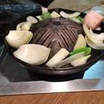 札幌成吉思汗 しろくま  - 焼く前の鍋