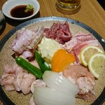Sumibiyaki Horumon Sakaba Genkiya - 豚３種盛りとミックス３種盛り
