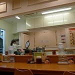 カレーの市民 アルバ - ひとりでも入りやすい店内