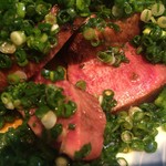 新料理 都留野 - 都留野(たんタタキ(小ねぎをかき分けたところ))