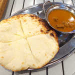 インド・ネパール料理 FULBARI - チーズナンセット（￥1050）。チーズナンが予想以上のでかさ！