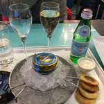 Bubbles Seafood & Wine Bar - 料理写真:乾杯