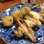 稲毛屋天野屋 - つくねとナンコツ。つくね、臭みが全くなく、ジューシー。ナンコツは 我が家のお気に入り。