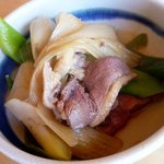 岩本余白亭 - 煮えました！　一味唐辛子をかけていただきます