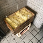 麺処 花田 池袋店 - 入り口に置いてある麺