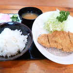 Nabe ya - とんかつ定食　90０円　Lunch dinner