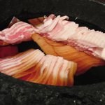 豚肉を胡麻油で