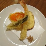 Kaisendaininguwashou - 天ぷら、海老、穴子、薩摩芋、人参に藻塩を付けて。