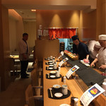 Sushi Sada - 1番乗りの店内