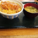 Nakau - カツ丼と本日の味噌汁（ナメコ汁）
