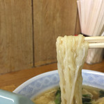 五圓安 - この麺が熱々の餡スープに絡みます〜♬