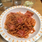 リトル小岩井 - 店舗で食べた時のナポリタン。酢漬け付き。(520円)