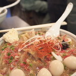 もやしあんかけそば とろ丸 - 辛めのトッピングを一振り