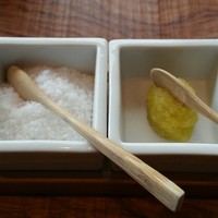 とり田 博多本店 - 自家製ゆず胡椒と塩
