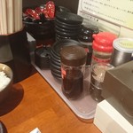 豚骨ラーメンとまぜそば 池めん - 卓上