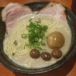 豚骨ラーメンとまぜそば 池めん - 濃厚とんこつ大盛880円+コンビ味玉150円