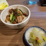 実垂穂 - チャーシュー丼と白菜のお漬物