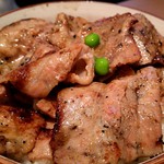 炭焼き豚丼 和とん - 【バラ豚丼(お肉＋ご飯ましまし) ￥820(税込)】
            これに味噌汁付き