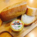 レストラン ペニーレイン - バゲット（ハーフ）135円とエシレバター50ｇ