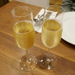 シャトン - まずはスパークリングで乾杯