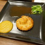 シャトン - 鹿肉とチーズのパイ包み