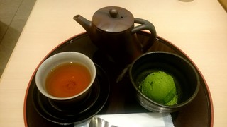 Yamamotoyama - ほうじ茶と宇治抹茶アイスクリーム：700円
