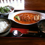 DINING GARDEN - ランチタイム；トマトシチュー煮込みハンバーグ定食780円