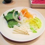 旬菜創作ビュッフェ 露菴 - しゃぶしゃぶのお野菜。
