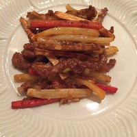 広尾はしづめ - 牛肉とゴボウとセロリの二種類醤炒め