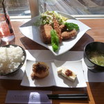 カフェラウンジ華 - ミックスフライランチ1,000円（ワンドリンク付）