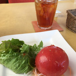 カフェ レストラン グラッチェ - まるごとトマトのサラダ
