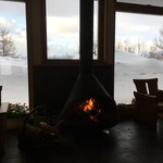 いわない温泉高島旅館 - ロビーにある薪ストーブ