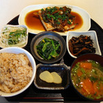 バルタザール  - 豆腐の生姜焼き風（玄米＋みそ汁＋副菜３品）