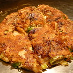 鉄板台所 かちゃぐり屋の とっとき - お好み焼き牛すじとにんにく