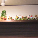 ジャンジャンブル - 人形が飾られた棚